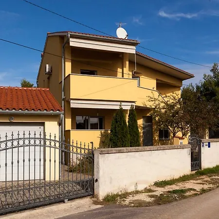 Apartments Klara Pomer Exterior photo