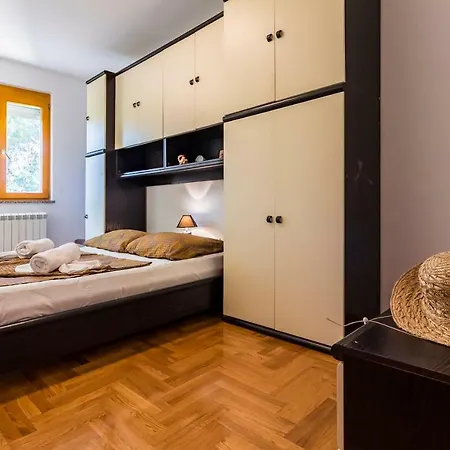 Apartments Klara Pomer Exterior photo