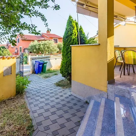 Apartments Klara Pomer Exterior photo